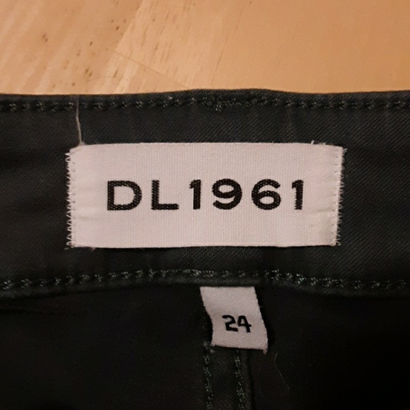 DL 1961 - Picture 2 of 3